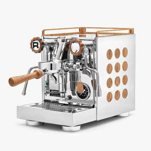 Rocket Appartamento espressomachine iš nerūdijančio plieno su medžio detalėmis ir moderniu dizainu kokybiškai kavai.