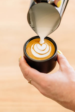 1 serijos „Espresso“ kavos virimo aparatas – juodas