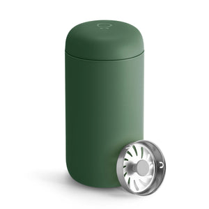 Izoliuota daugkartinio naudojimo kavos puodelis žalia spalva su nuimamu filtru, dalis Take away ir EspressoGear, viskas apie kavą.
