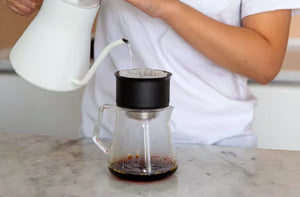 Stiklinis serverio ąsotis su moderniu dizainu tiksliai kavos ruošimui, EspressoGear dalis, Naujausi naujienos, viskas apie kavą.
